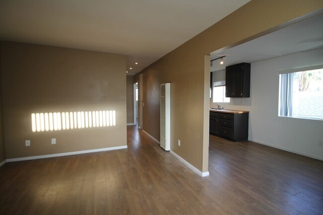 Photo - 3488-3494 Monroe Avenue Unidad 3492