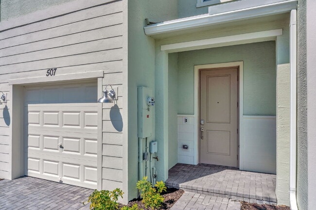 Photo - Modern Townhome @ Veranda Landing