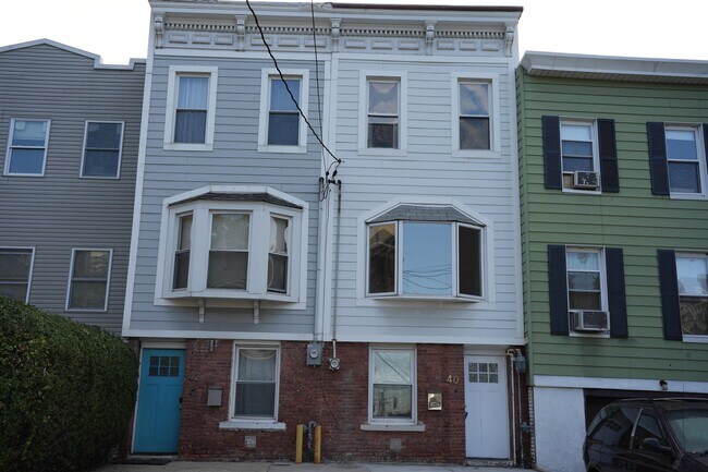 Building Photo - 40 Van Reypen St