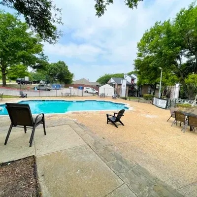Photo - Lakeside Apartments