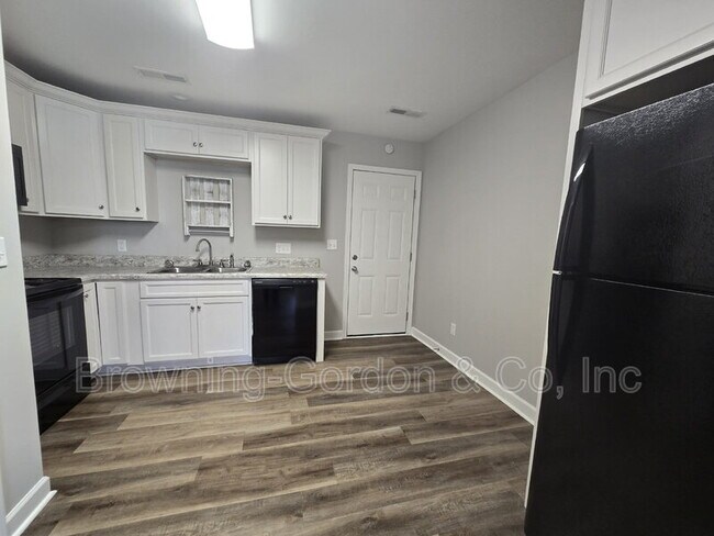 Photo - 736 Baugh Rd