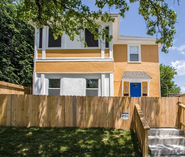 Building Photo - 2510 E 59th St Unit 2510 East 59th Street Rental