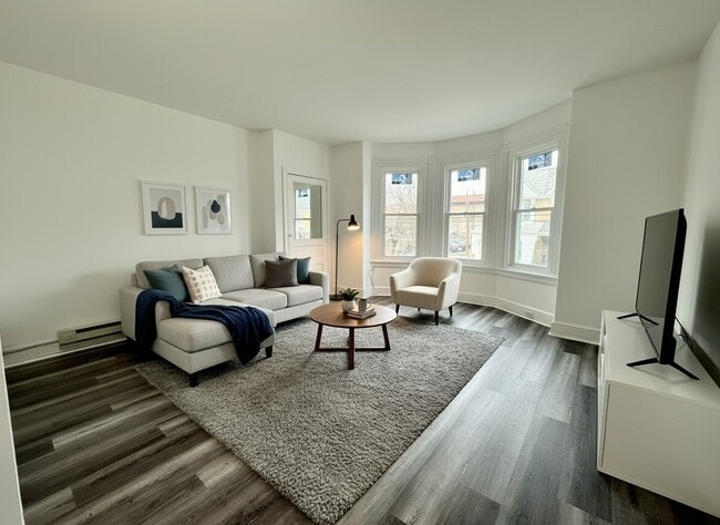 Building Photo - 636 W Lafayette St Unit 2