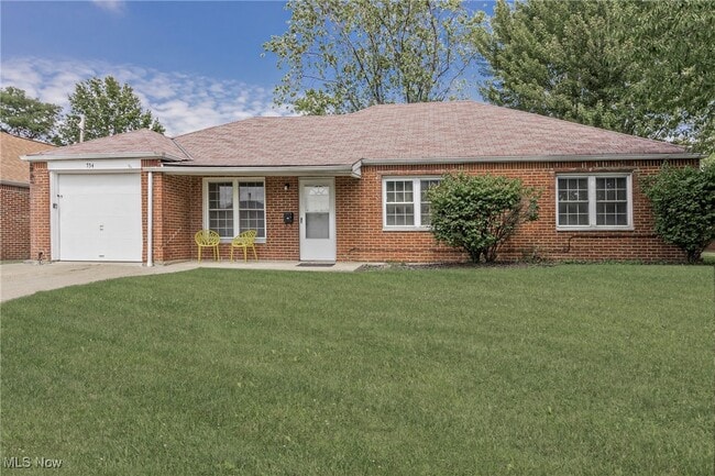 Photo - 754 Hemlock Dr House