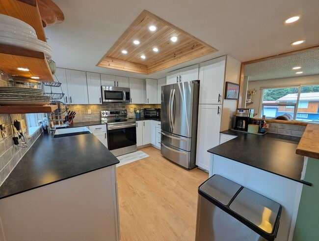 Photo - Unfurnished Vly Home 3BD+Den, 1.5BA, 1844 Sq Ft, 2 Car Gar, Fenced Yd