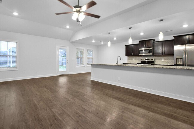 Photo - Pet Friendly Three Bedroom!