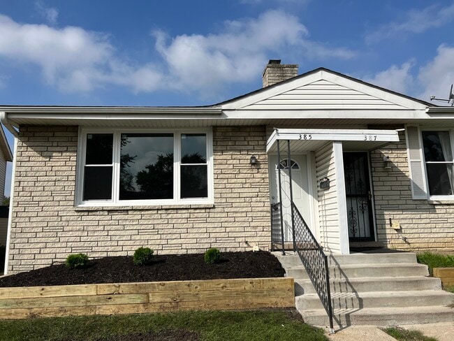 Photo - 385 Dover Ln