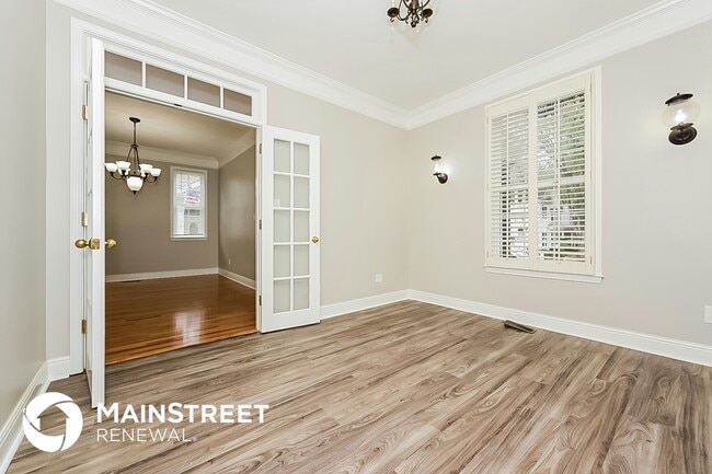 Photo - 107 Denham Square