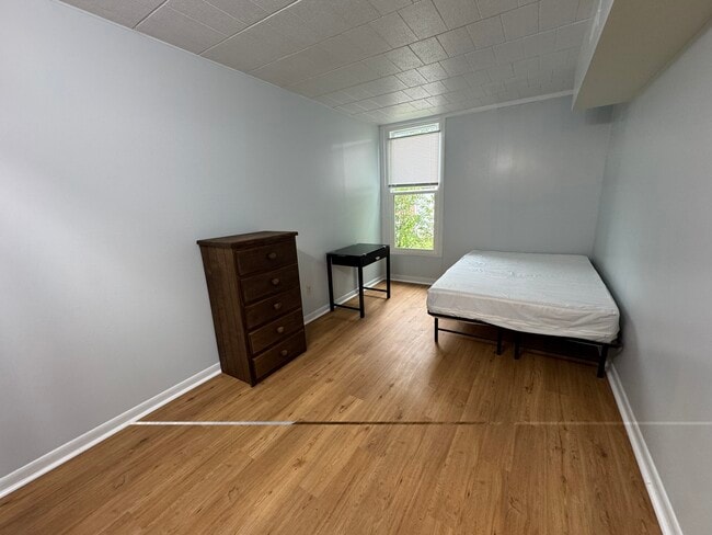 Kingsley Apartments