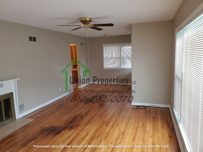 Building Photo - 4034 Pine Grove Ave Rental