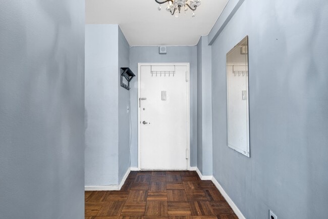 Photo - 2000 Linwood Ave Unidad # 17H