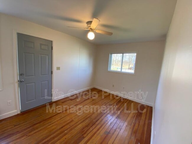 Photo - 2921 Depot St Unidad B