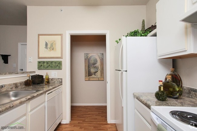 Cocina Bellini - San Paloma Apartments