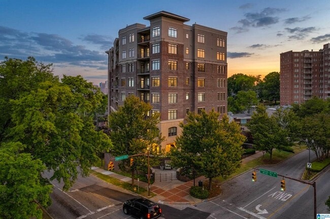Building Photo - 2600 Highland Ave Unit 701