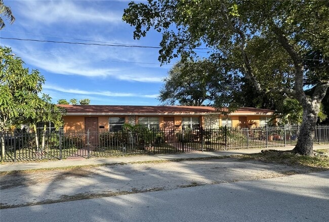 Photo - 12735 NE 13th Ave Unidad 1