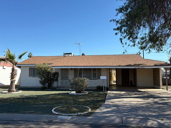 Building Photo - 2 Bed 2 Bath Youngtown Home