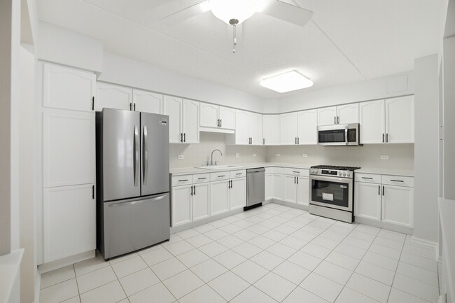 Photo - 650 S River Rd Unidad 405