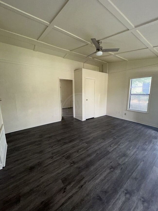 Photo - ***Two-Weeks Free Rent***910 Evergreen Str...