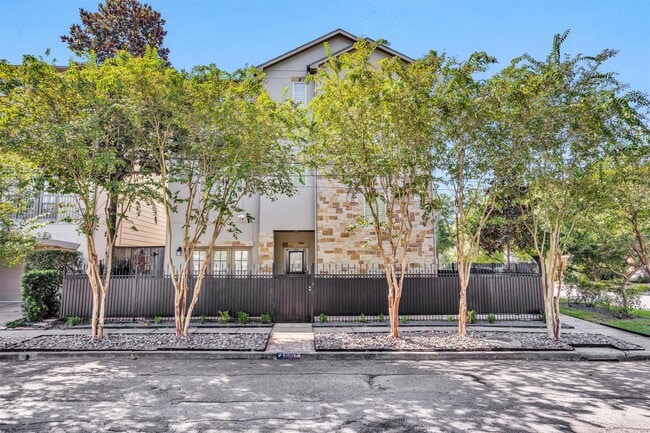 Building Photo - 2101 Elmen St