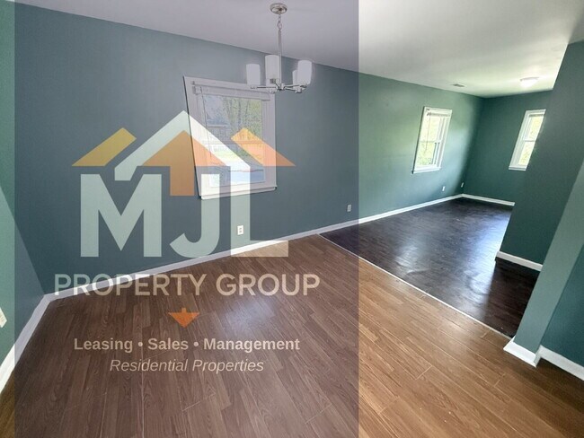 Photo - Spacious 3 Bedroom / 1 Bath Apartment in Sugar Creek *Ready Now*