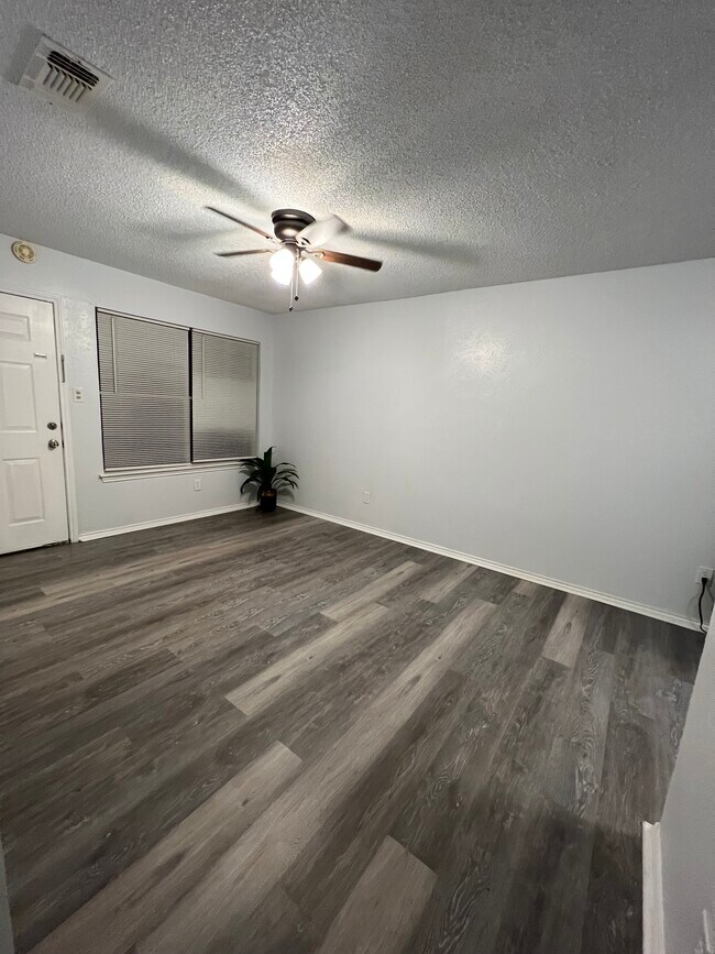 Photo - 304 E Oakdale St Unit B