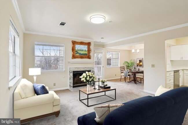 Building Photo - 5708 Chapman Mill Dr Unit 210