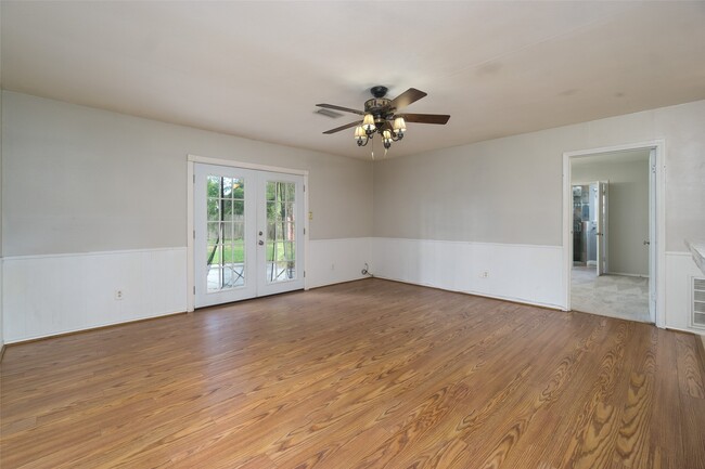 Photo - 2119 Williamsburg Ct S