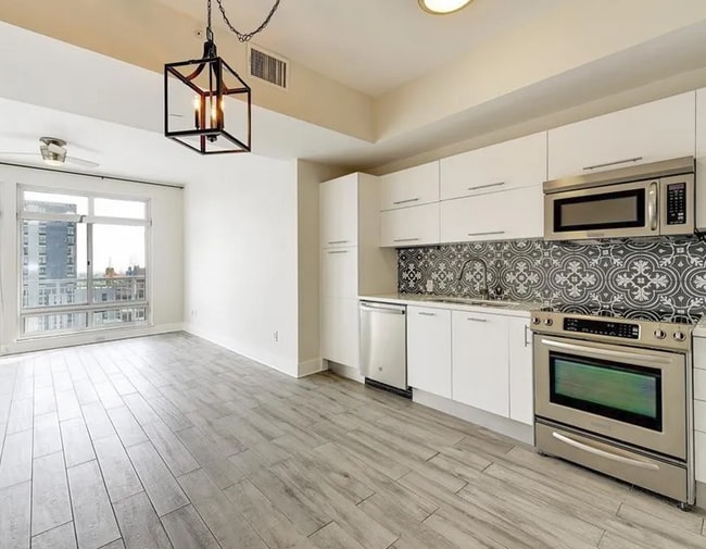 Building Photo - 603 Davis St Unit 724-6 Rental