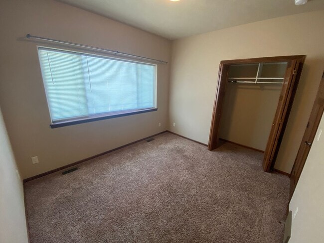 Photo - Large Ranch Style Twin Home For Rent