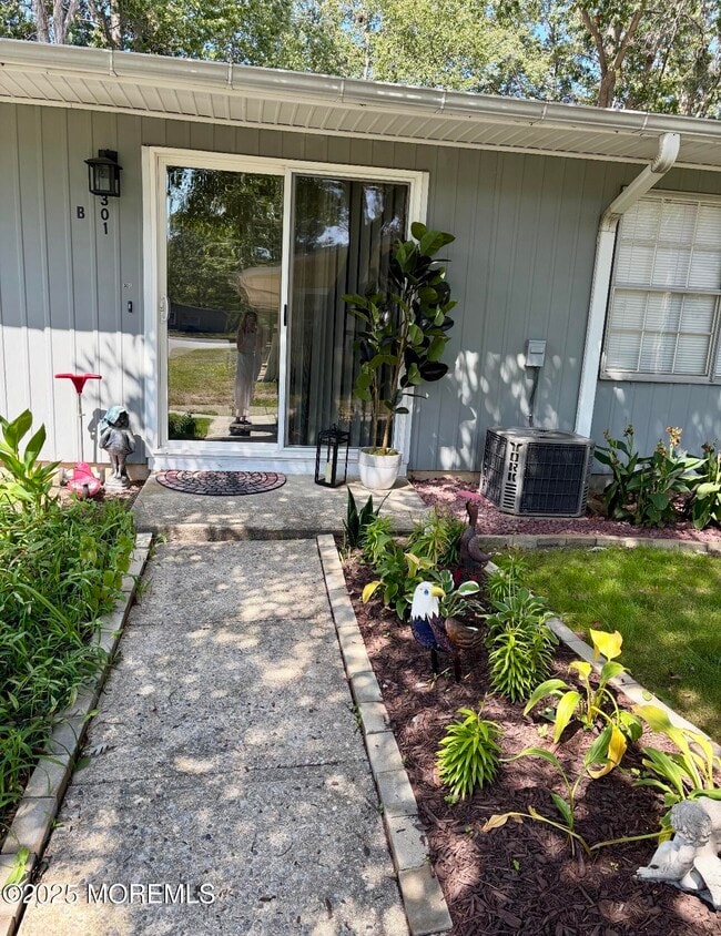 Building Photo - 301F W Malvern Ct Rental