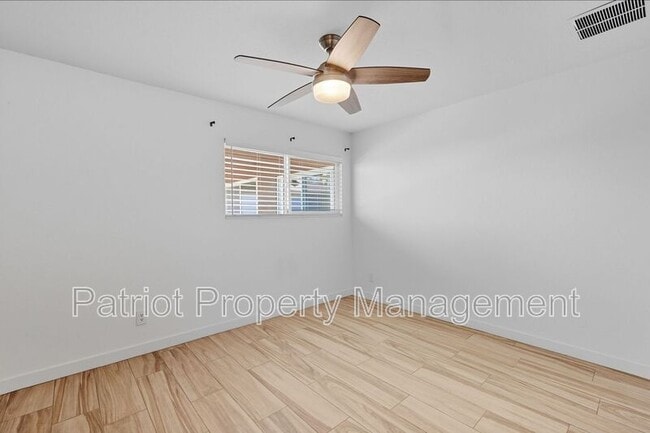 Photo - 821 N 87th Pl