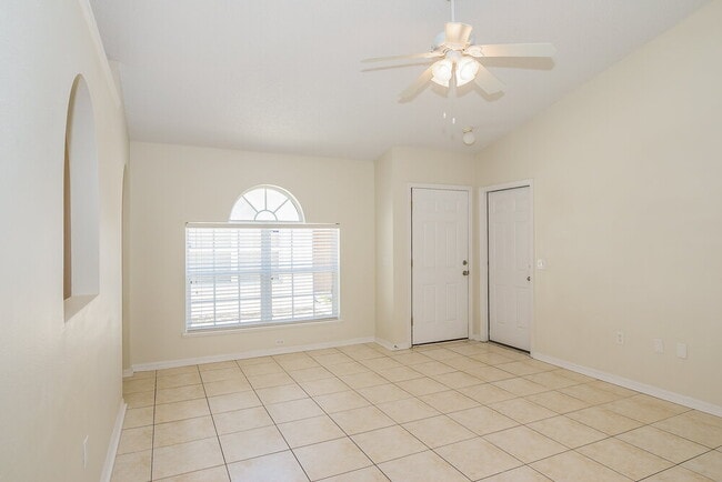 Photo - 8376 Oak Crossing Dr W