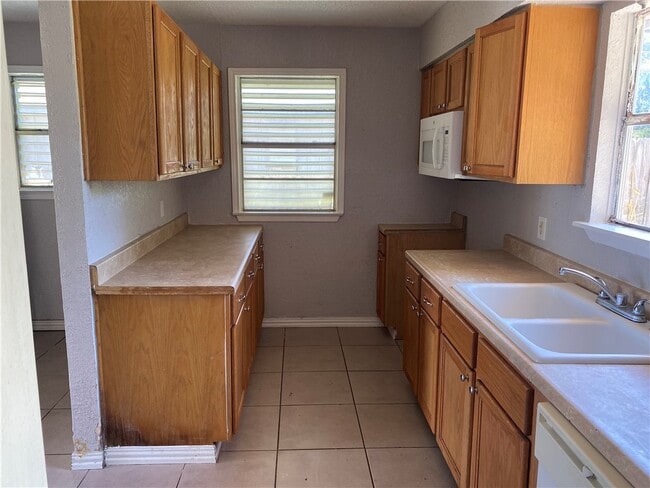 Photo - 1233 Baywood Ln