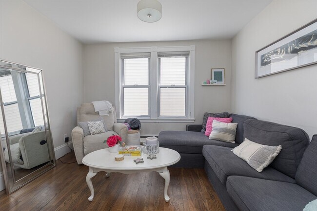 Photo - 420 E 6th St Unit 2