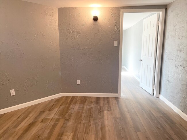 Building Photo - 7515 Bayway Dr Unit True