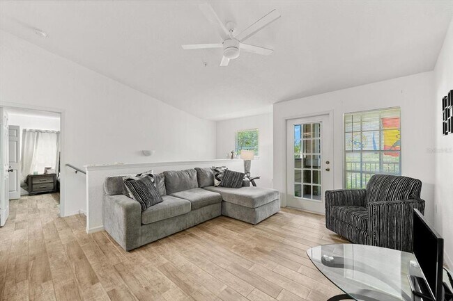 Photo - 8933 Manor Loop Unidad 204