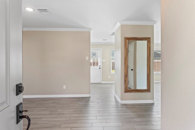 Photo - 838 Royal George Ln