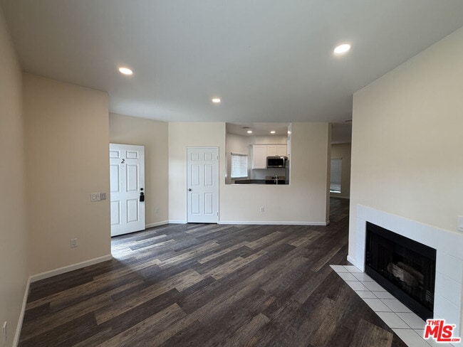1127 Glenville Dr Unidad 2