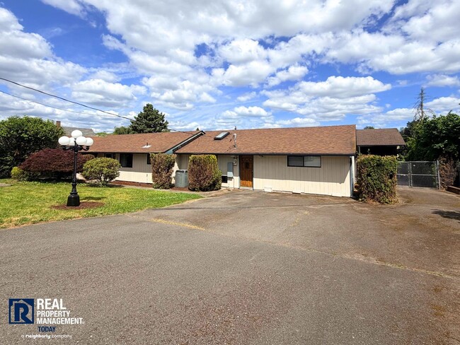 Photo - Spacious 2 Bedroom Home with Bonus Den in Prime Puyallup Location