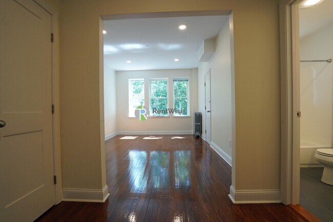 Building Photo - 123 Sutherland Rd Rental