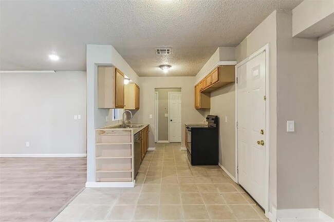 109 W Shadywood Dr