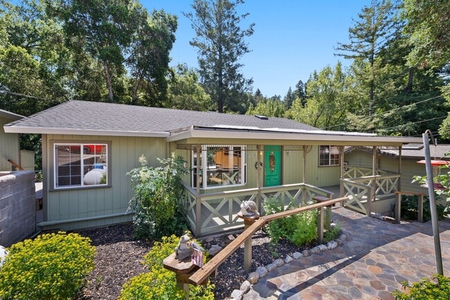 Building Photo - 475 Riverview Dr