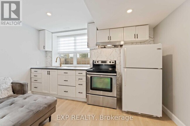 Photo - 1223 Kitchener Ave