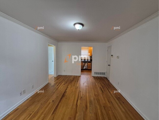 Photo - 3206 Mathieson Dr NE