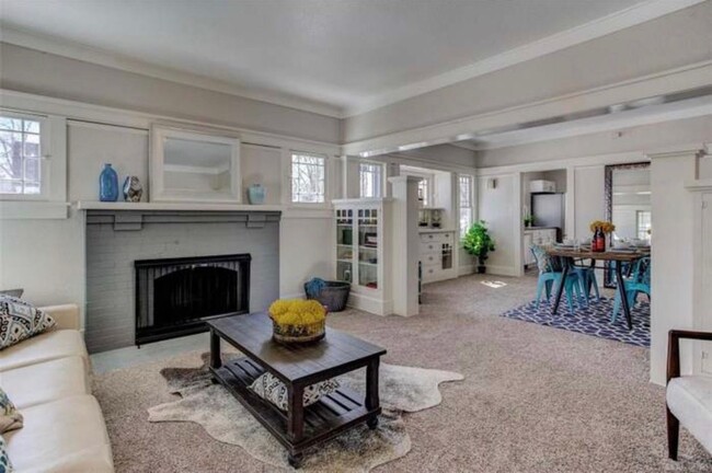 Newly Renovated 3 bed, 1 bath Duplex in Gr... - Newly Renovated 3 bed, 1 bath Duplex in Gr... House
