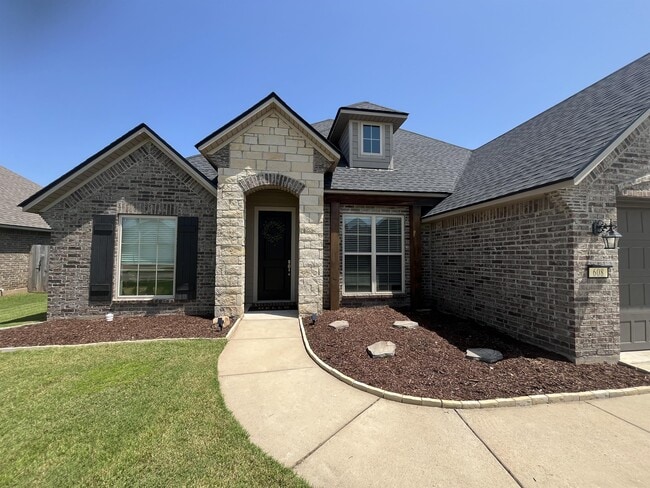 Building Photo - 608 Labarre Ln