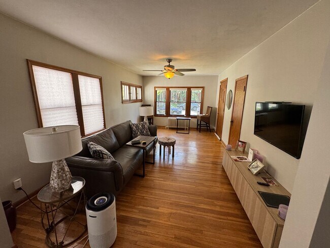 Photo - Gorgeous Single Family Home In Bryn Mawr - Available 8/15!