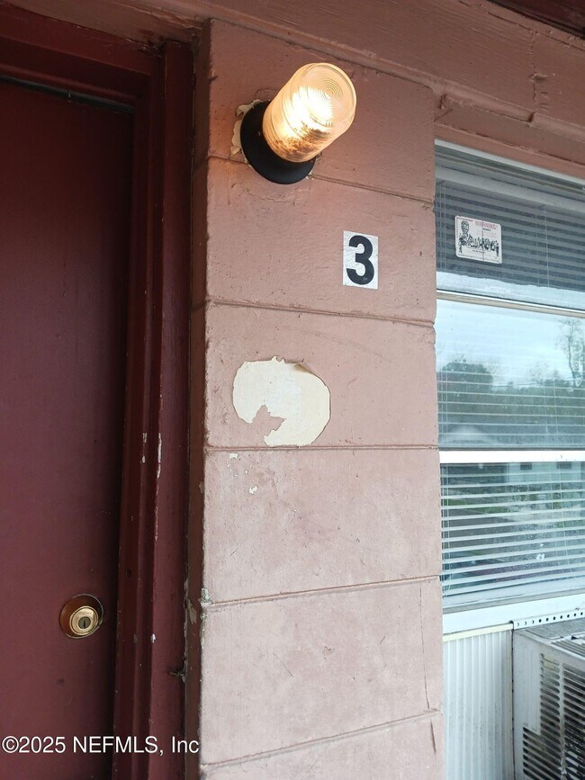 Photo - 1145 W 25th St