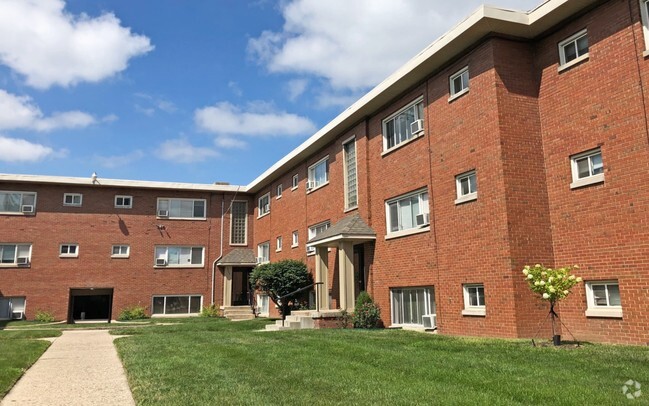 Building Photo - Maple Court Rental