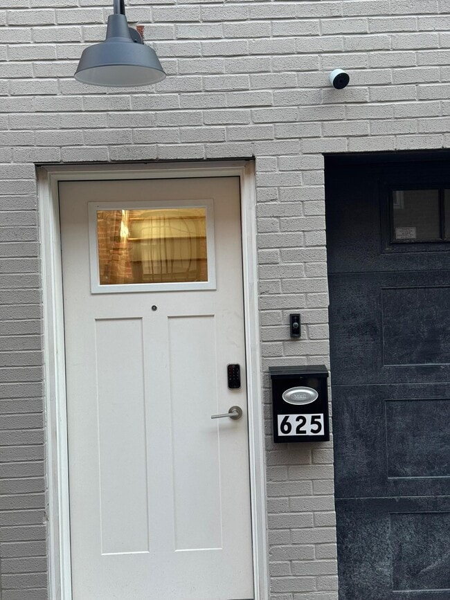 Photo - 625 Court St